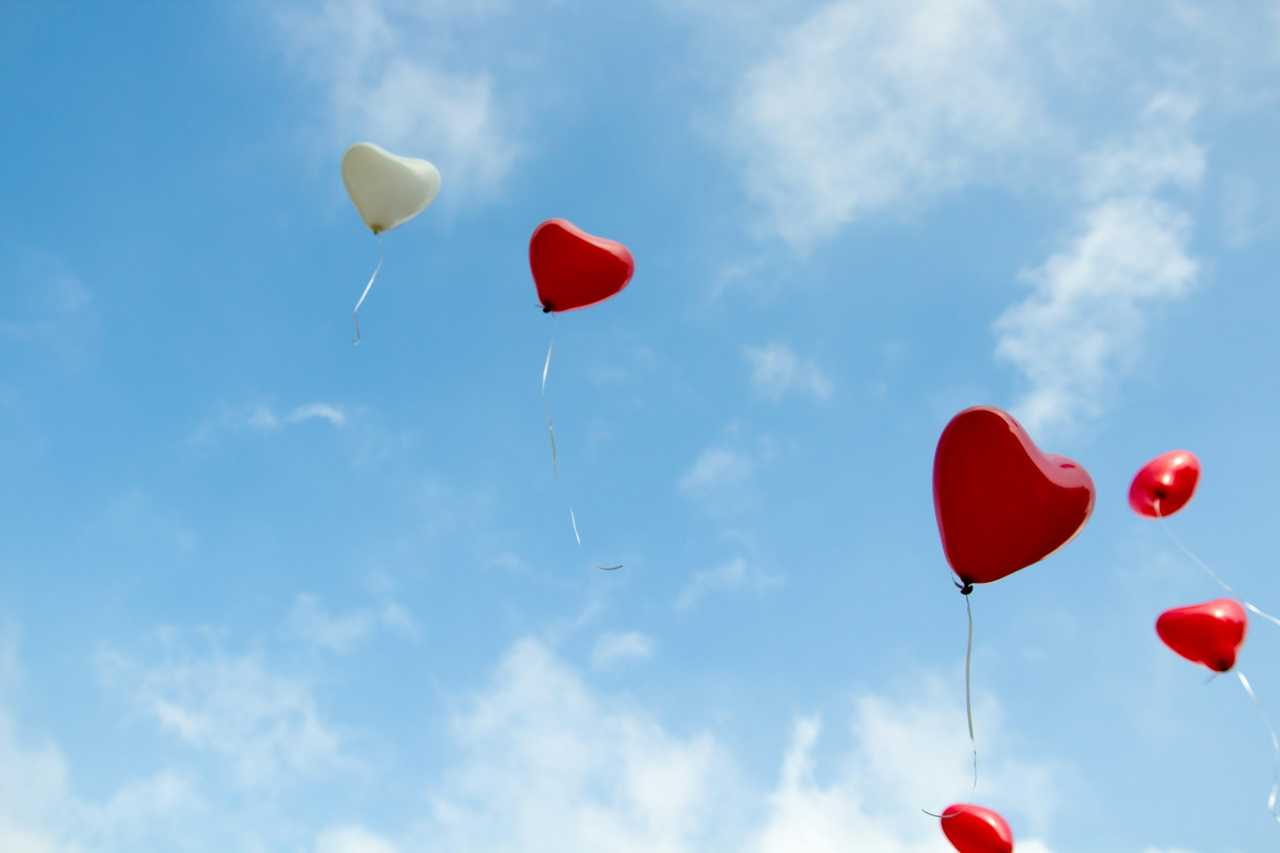 heart-shaped balloons flying in the sky for love confession