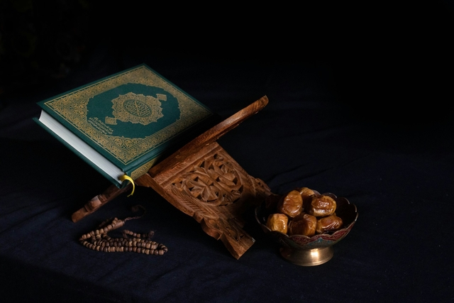 featured image thumbnail for post 🕌 How to Say Happy Ramadan: Wish a Blessed Month to Your Muslim Friends