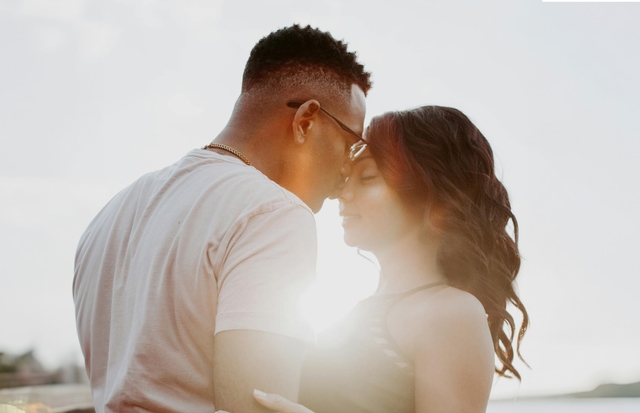 featured image thumbnail for post 💖 How To Kiss a Guy for The First Time in 7 Steps