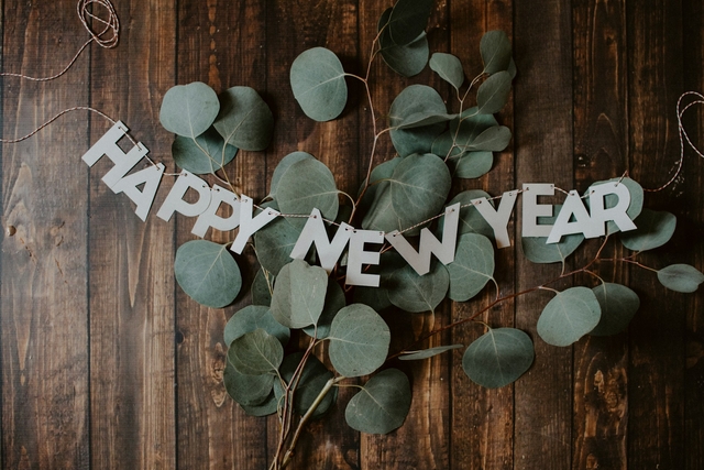 featured image thumbnail for post 🎆 30 Funny New Year Greetings and Wishes to Send in 2025