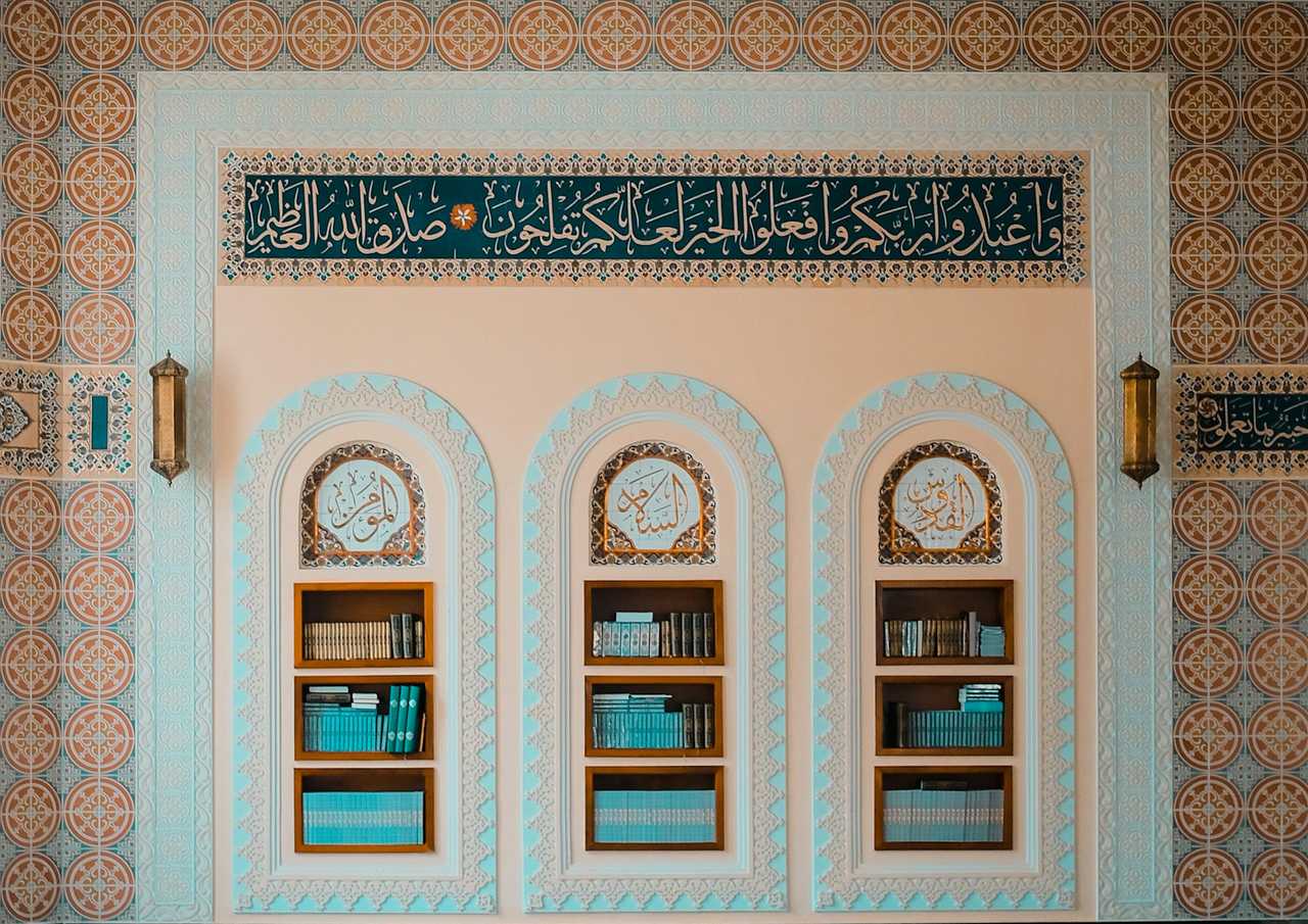 brown and white wall of a mosque in Ramadan to greet muslim friends a blessed month