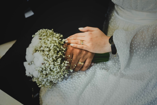 featured image thumbnail for post 💍 20 Romantic Happy 1st Anniversary Messages and Wishes