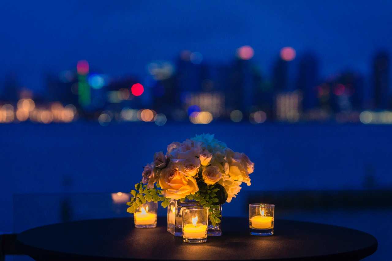 romantic dinner table at night for couple after saying romantic valentine's day quotes for him