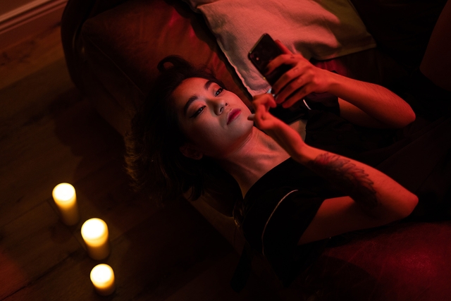 woman in the bed writes beautiful good night messages and wishes