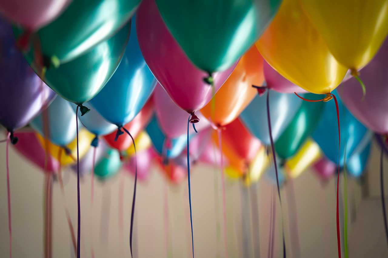 birthday balloons in the ceiling