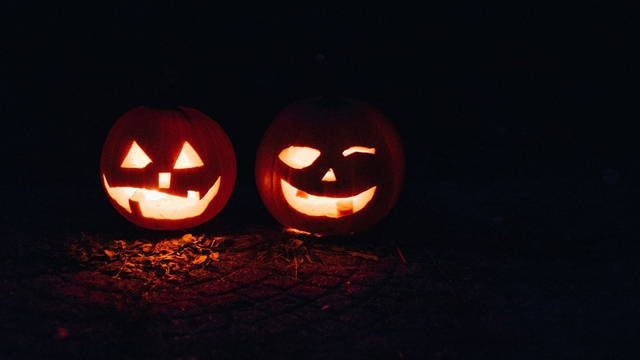 featured image thumbnail for post 🎃 12 Scary and Funny Halloween Tombstone Sayings and Names