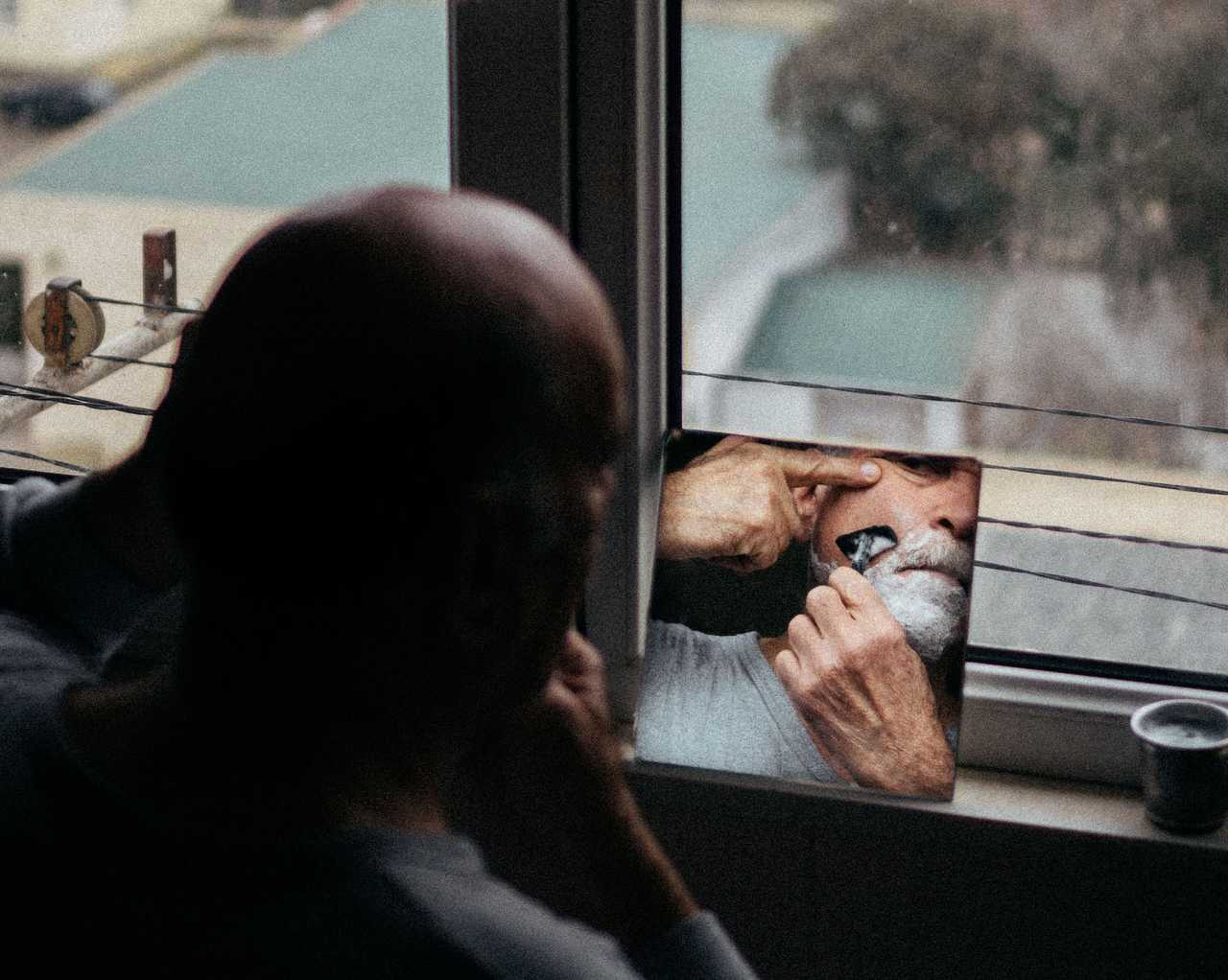 man shaving in the morning after receiving good morning dad messages and quotes